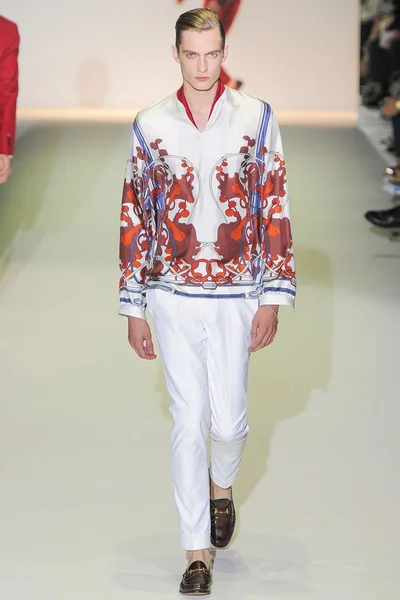 Look 19